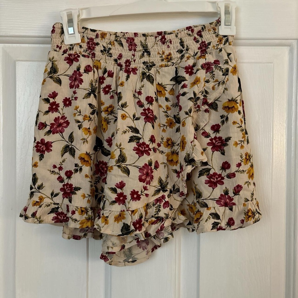 XS tan floral skort (with pockets and adjustable waist)